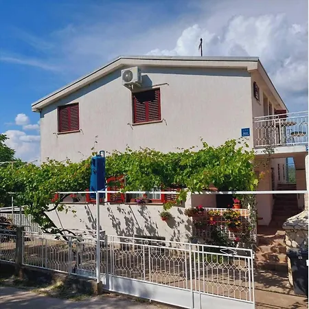 Апартаменты Charming Near Krka Тисно